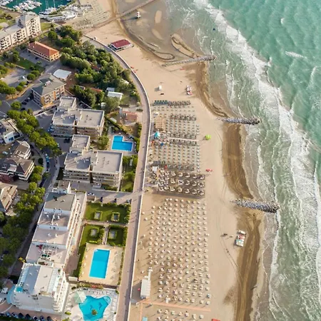 Spacious Near The In Lignano 아파트