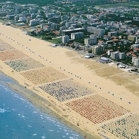 Spacious Near The In Lignano *