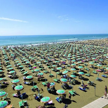 Spacious Near The In Lignano 아파트