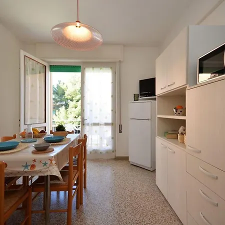 아파트 Spacious Near The In Lignano *