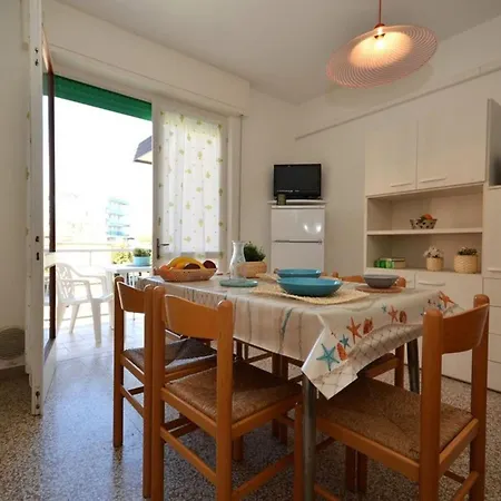 Spacious Near The In Lignano 아파트 *
