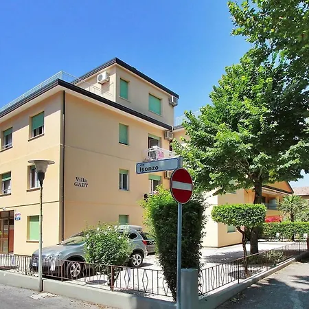 Spacious Near The In Lignano 아파트